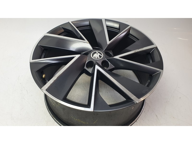 Recambio de llanta para skoda enyaq iv suv (5az) 80x 4x4 referencia OEM IAM 5LA601025T  