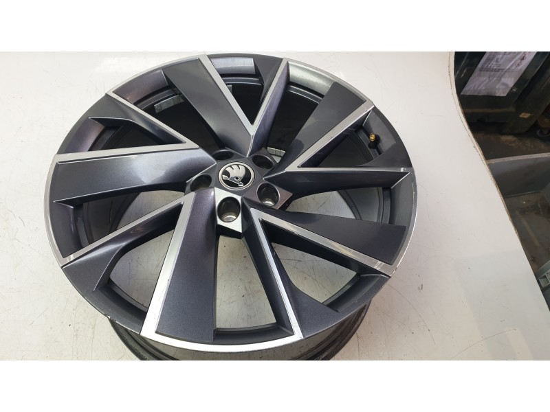 Recambio de llanta para skoda enyaq iv suv (5az) 80x 4x4 referencia OEM IAM 5LA601025T  