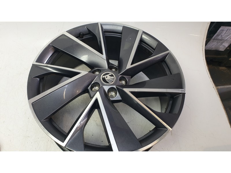 Recambio de llanta para skoda enyaq iv suv (5az) 80x 4x4 referencia OEM IAM 5LA601025H  