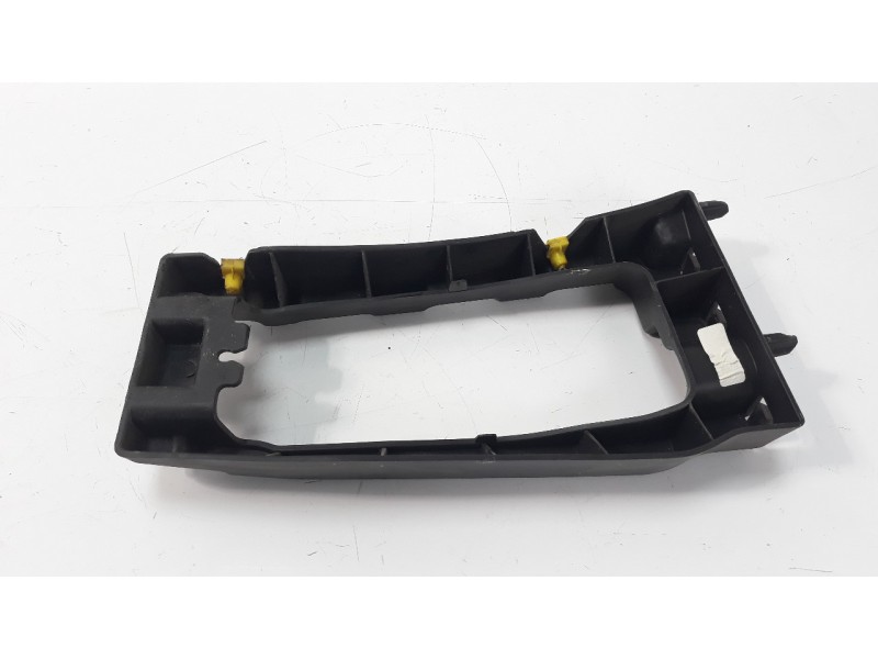 Recambio de moldura para peugeot partner kombi 1.6 referencia OEM IAM 9816808680  