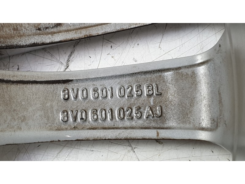 Recambio de llanta para audi a3 (8v1, 8vk) 1.6 tdi referencia OEM IAM 8V0601025CA  