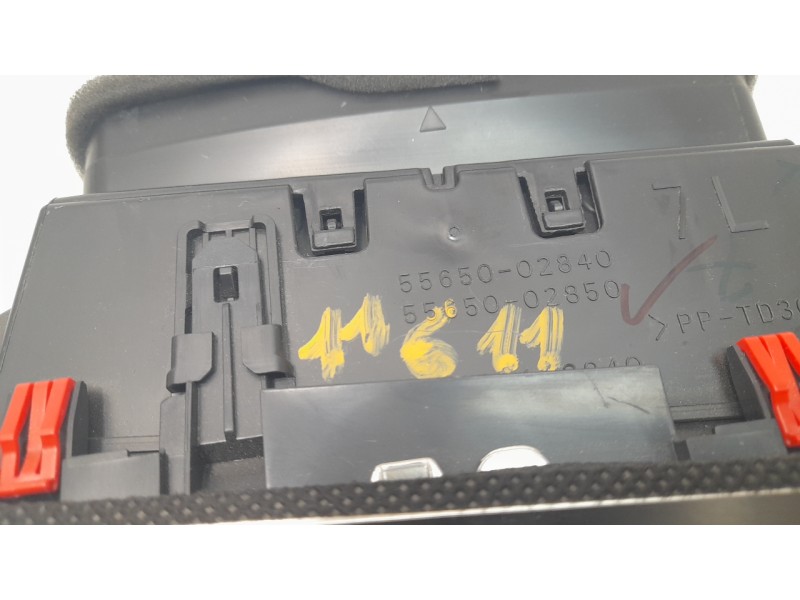 Recambio de rejilla aireadora para toyota corolla (e21) referencia OEM IAM 5565002840  