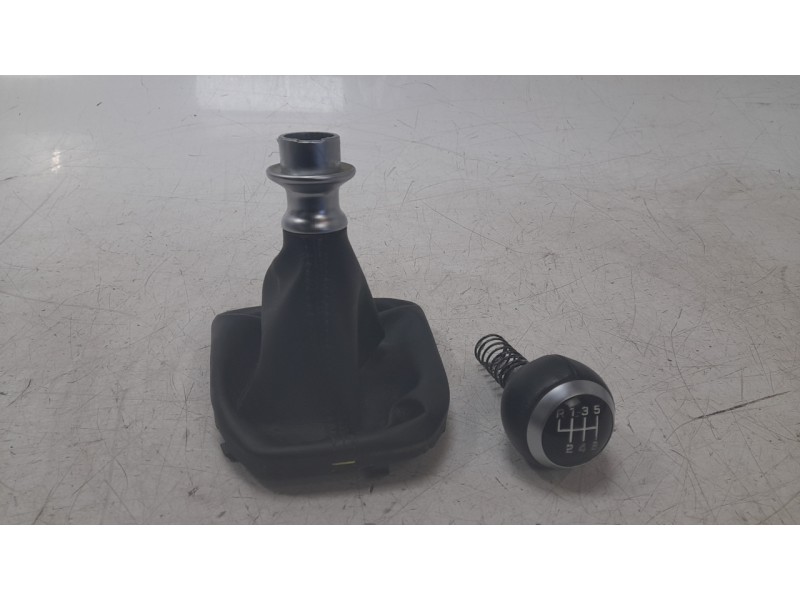 Recambio de pomo palanca cambio para hyundai tucson (nx) klass safe 2wd referencia OEM IAM 43711N7100NNB  