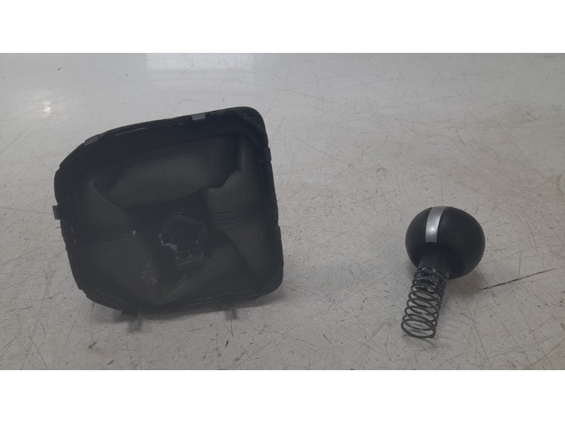 Recambio de pomo palanca cambio para hyundai tucson (nx) klass safe 2wd referencia OEM IAM 43711N7100NNB  