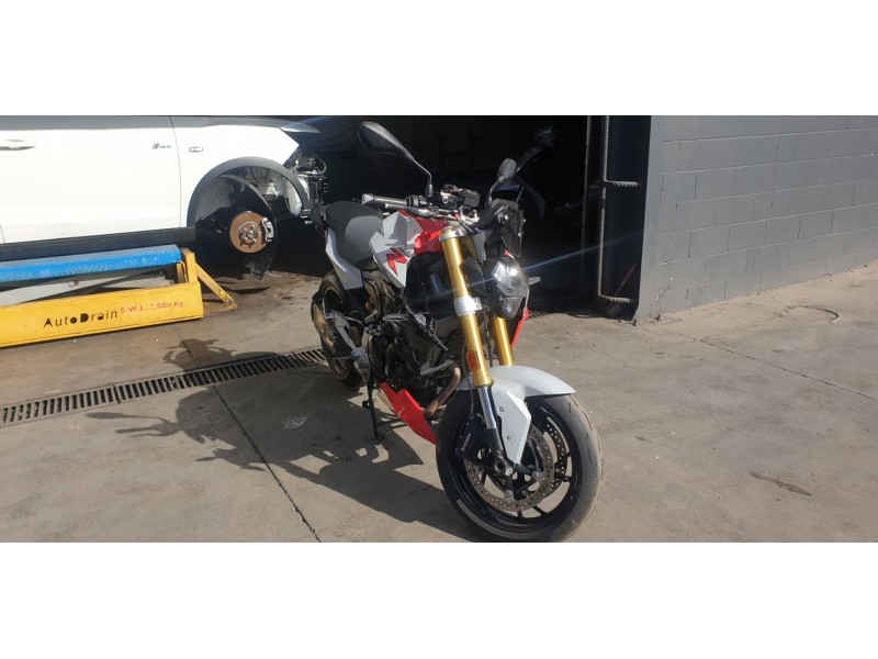 bmw f 900 r del año 2021