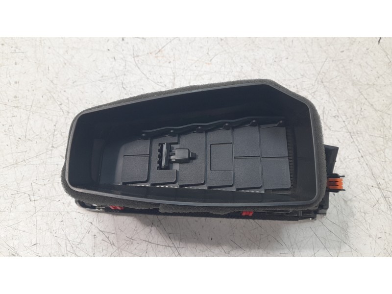 Recambio de rejilla aireadora para toyota corolla (e21) referencia OEM IAM 5565002840  