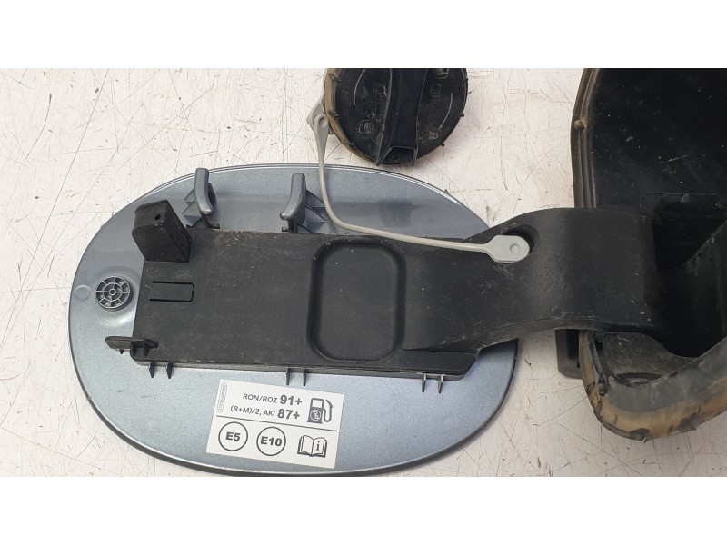 Recambio de tapa exterior combustible para kia xceed (cd) 1.0 t-gdi referencia OEM IAM 69513J7810  