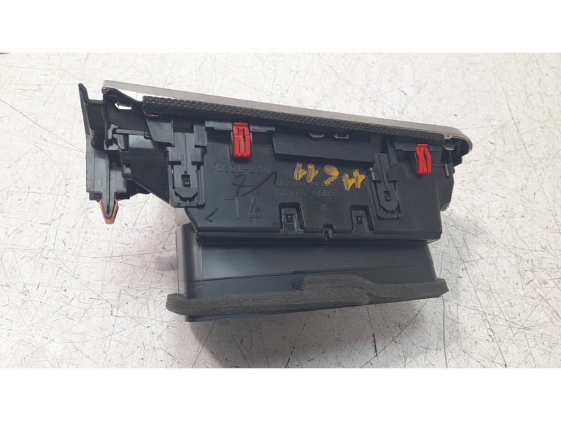 Recambio de rejilla aireadora para toyota corolla (e21) referencia OEM IAM 5565002840  
