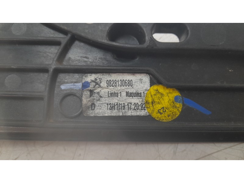 Recambio de elevalunas delantero derecho para ds ds 3 / ds 3 crossback (ur_, uc_, uj_) 1.5 bluehdi 100 referencia OEM IAM 982813