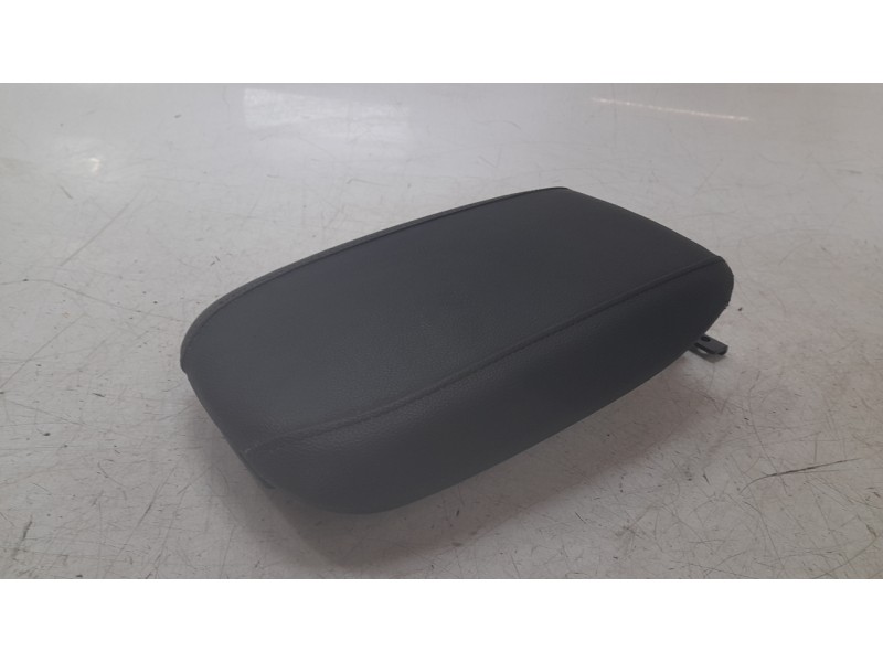 Recambio de apoyabrazos central para kia xceed (cd) 1.0 t-gdi referencia OEM IAM 84660J7000WK  