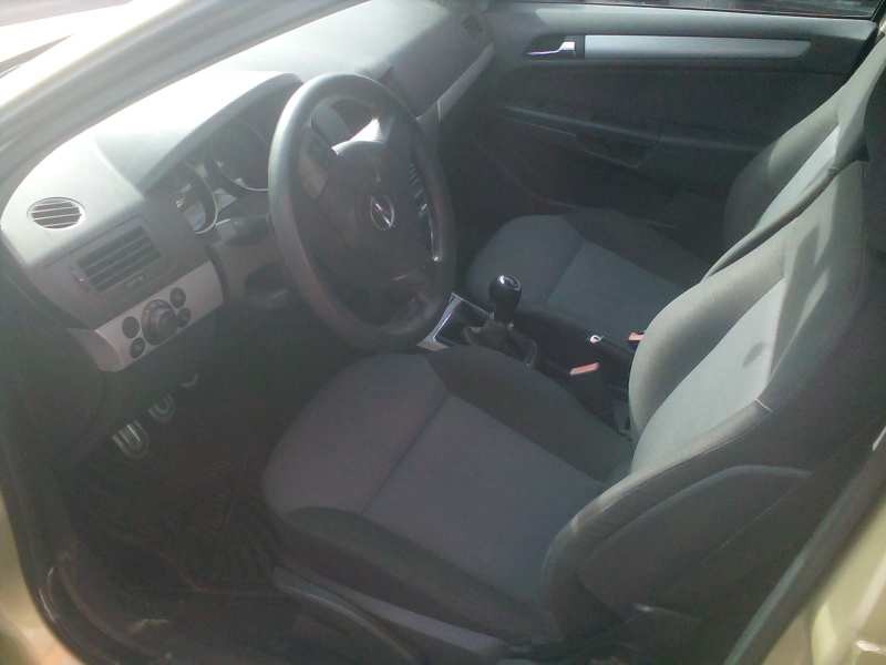 opel astra h berlina del año 2004