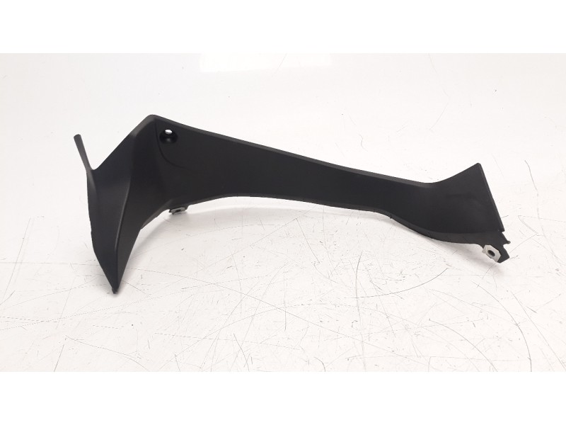 Recambio de moldura para bmw f 800 gt referencia OEM IAM 46638528613  