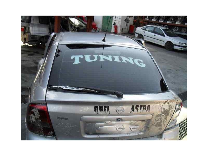 opel astra g berlina del año 2000