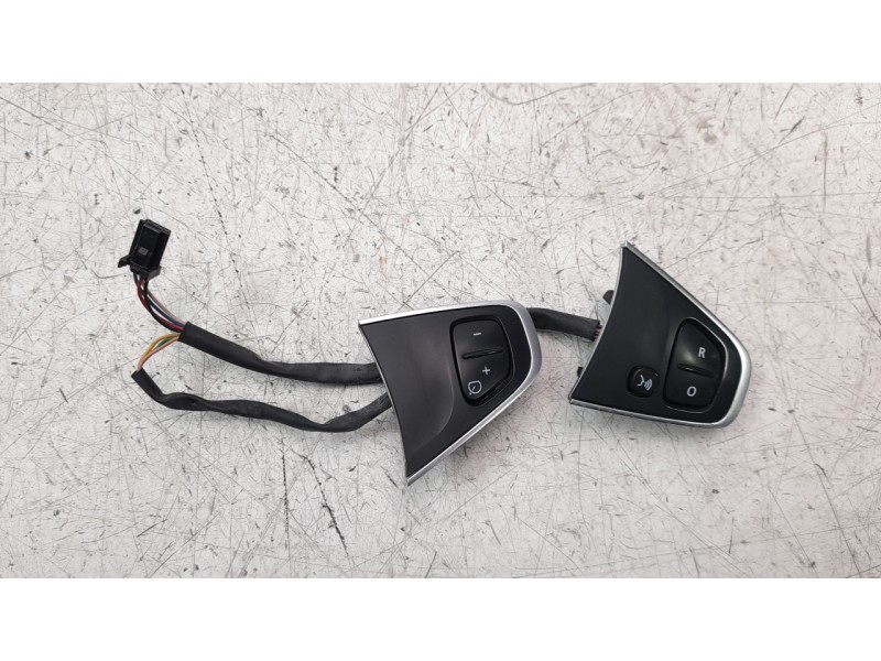 Recambio de mando volante para renault captur limited referencia OEM IAM 631561000A  