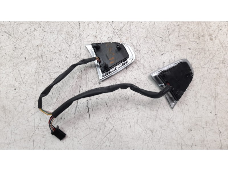 Recambio de mando volante para renault captur limited referencia OEM IAM 631561000A  