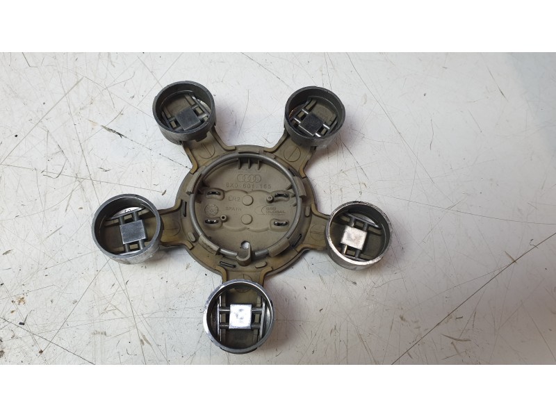 Recambio de tapacubos para audi a1 sportback (8xa, 8xf) 1.6 tdi referencia OEM IAM 8X0601165  