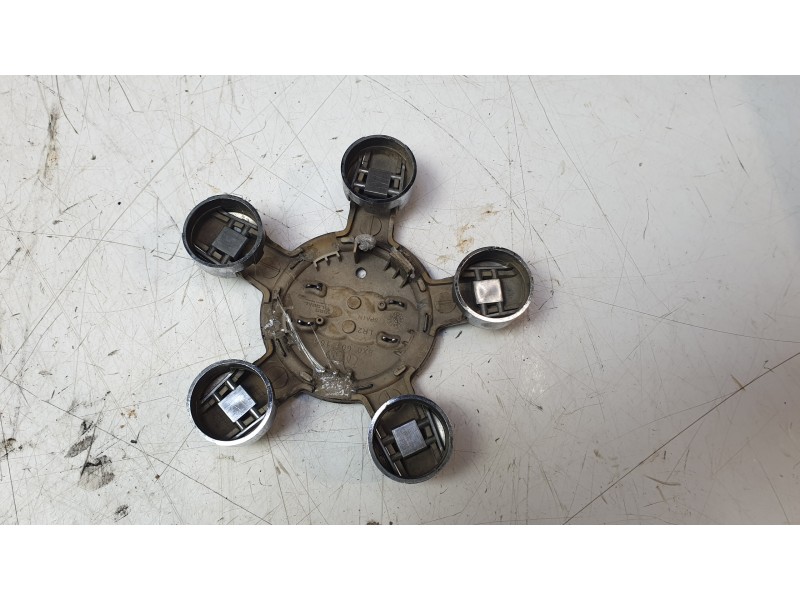 Recambio de tapacubos para audi a1 sportback (8xa, 8xf) 1.6 tdi referencia OEM IAM 8X0601165  