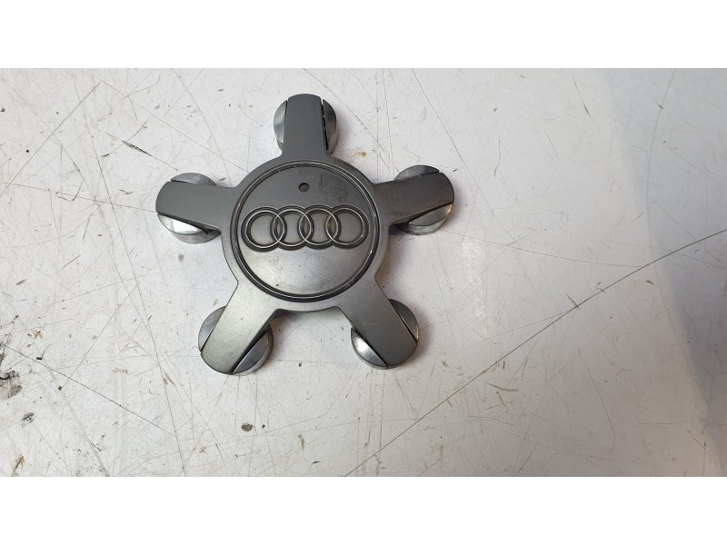 Recambio de tapacubos para audi a1 sportback (8xa, 8xf) 1.6 tdi referencia OEM IAM 8X0601165  