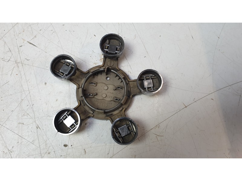 Recambio de tapacubos para audi a1 sportback (8xa, 8xf) 1.6 tdi referencia OEM IAM 8X0601165  