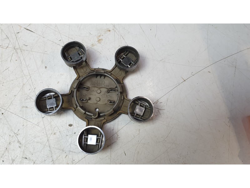 Recambio de tapacubos para audi a1 sportback (8xa, 8xf) 1.6 tdi referencia OEM IAM 8X0601165  