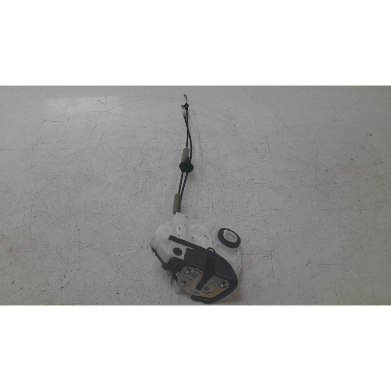 Recambio de cerradura puerta trasera derecha para mazda 3 sedán 2.5 e-skyactiv-g referencia OEM IAM BDMC72310C  