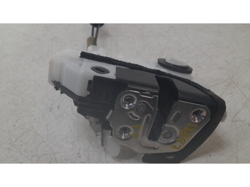 Recambio de cerradura puerta trasera derecha para mazda 3 sedán 2.5 e-skyactiv-g referencia OEM IAM BDMC72310C  