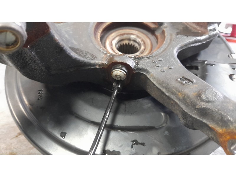 Recambio de mangueta delantera izquierda para renault clio v referencia OEM IAM 400152588R  