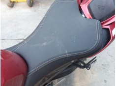 Recambio de asiento para triumph street triple 765 rs street triple 765 rs referencia OEM IAM T2310816   2