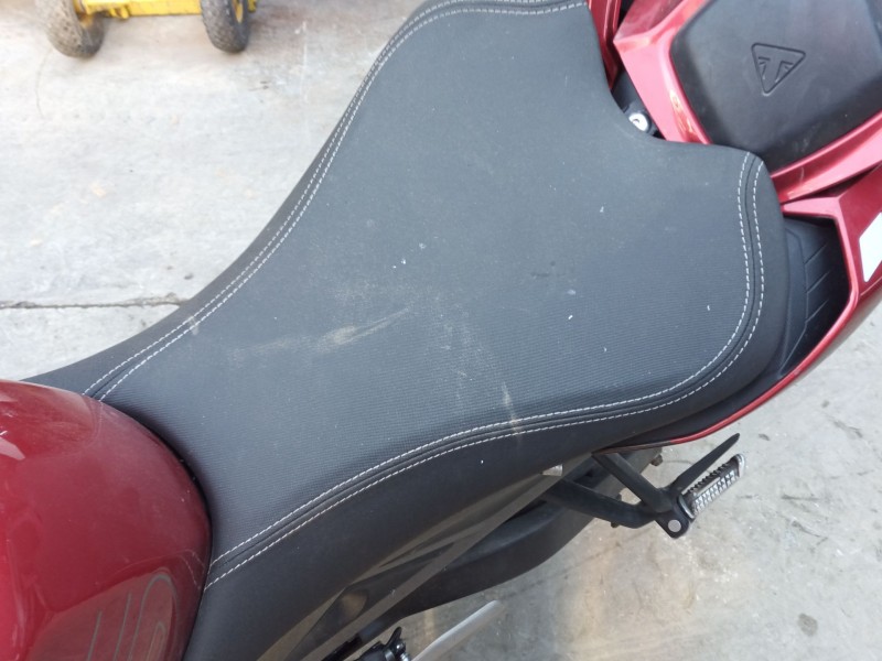 Recambio de asiento para triumph street triple 765 rs street triple 765 rs referencia OEM IAM   