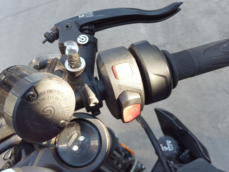 Recambio de piña luces derecha para triumph street triple 765 rs street triple 765 rs referencia OEM IAM   