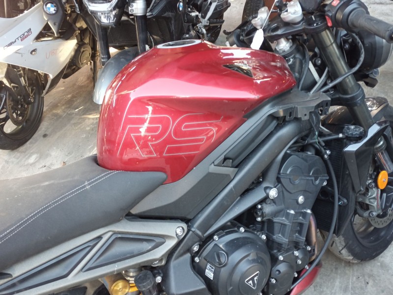 Recambio de deposito combustible para triumph street triple 765 rs street triple 765 rs referencia OEM IAM   