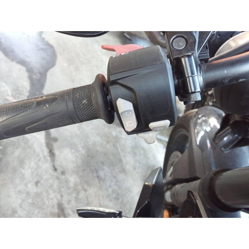 Recambio de piña luces izquierda para triumph street triple 765 rs street triple 765 rs referencia OEM IAM   