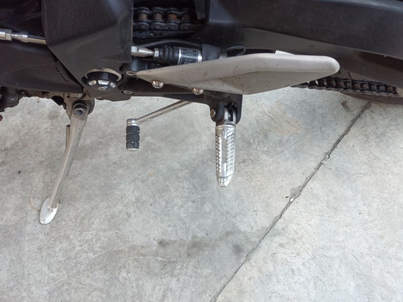 Recambio de estribo lateral para triumph street triple 765 rs street triple 765 rs referencia OEM IAM   