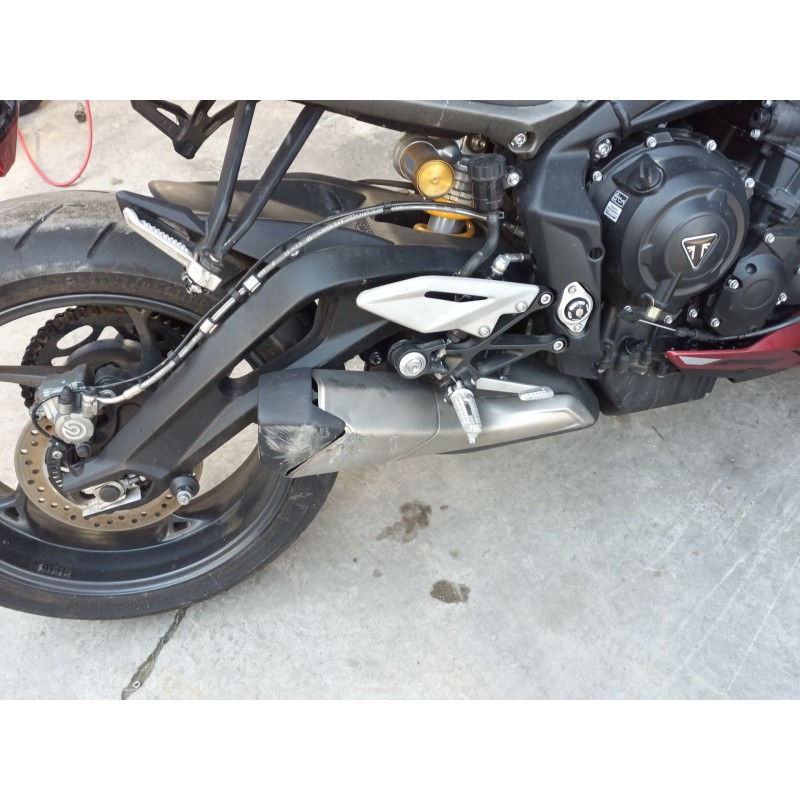 Recambio de silenciador trasero para triumph street triple 765 rs street triple 765 rs referencia OEM IAM   