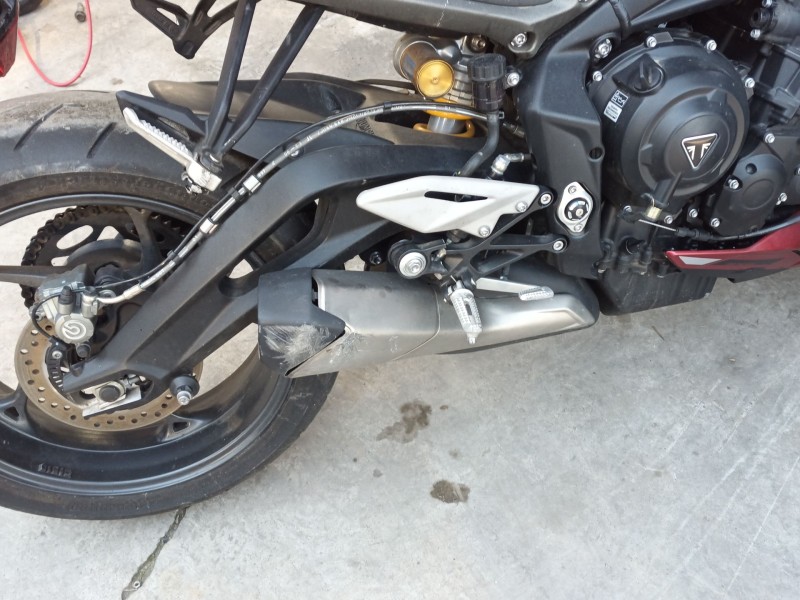 Recambio de silenciador trasero para triumph street triple 765 rs street triple 765 rs referencia OEM IAM   