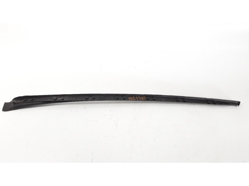 Recambio de molduras delanteras para seat ibiza (6p1) style referencia OEM IAM 6J0854319  