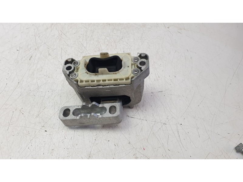 Recambio de soporte motor para volkswagen taigo taigo referencia OEM IAM 2Q0199262BK  