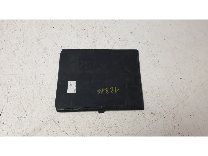 Recambio de moldura para volkswagen taigo taigo referencia OEM IAM 2G1863330A  