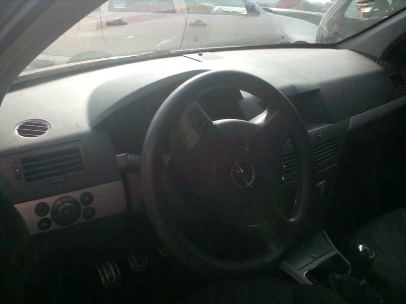 opel astra h berlina del año 2004