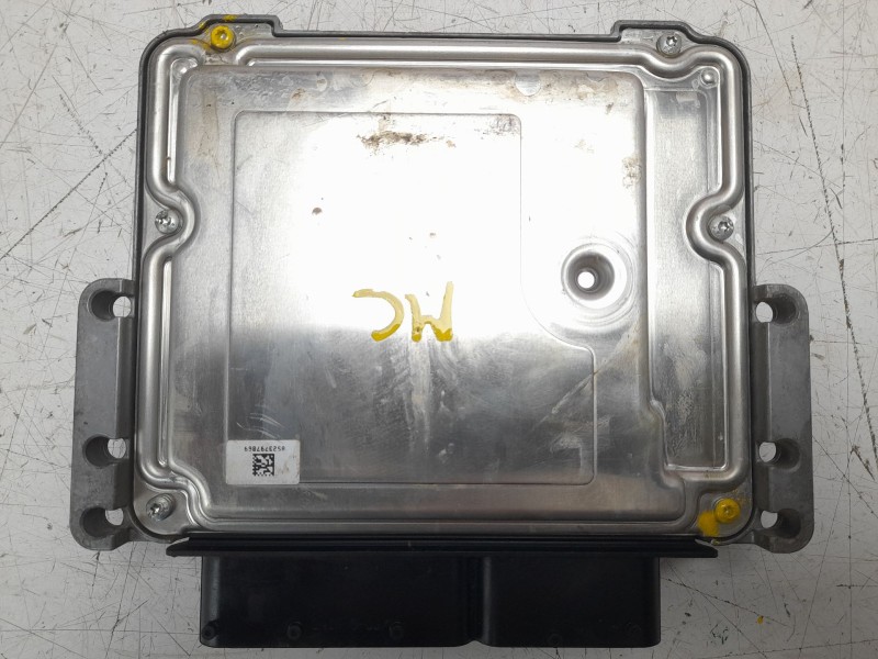 Recambio de centralita motor uce para maserati levante suv (m161) 3.0 d q4 referencia OEM IAM 670038150 670038150B 0281033323