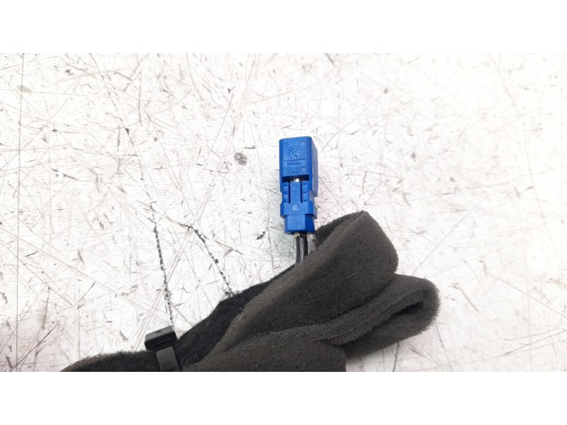 Recambio de antena para renault captur limited referencia OEM IAM 259759661R  