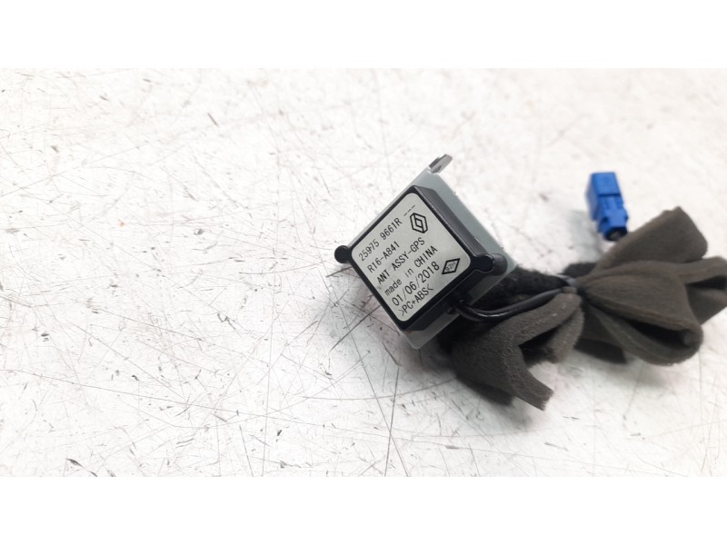 Recambio de antena para renault captur limited referencia OEM IAM 259759661R  