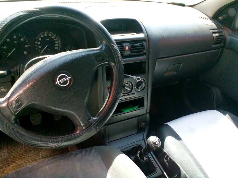 opel astra g berlina del año 2002