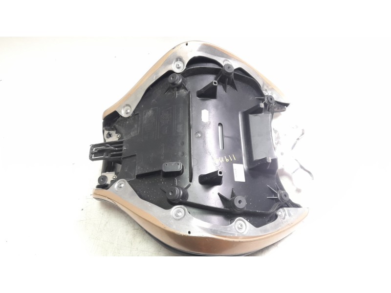 Recambio de asiento delantero para triumph rocket 3 r referencia OEM IAM A9700876  
