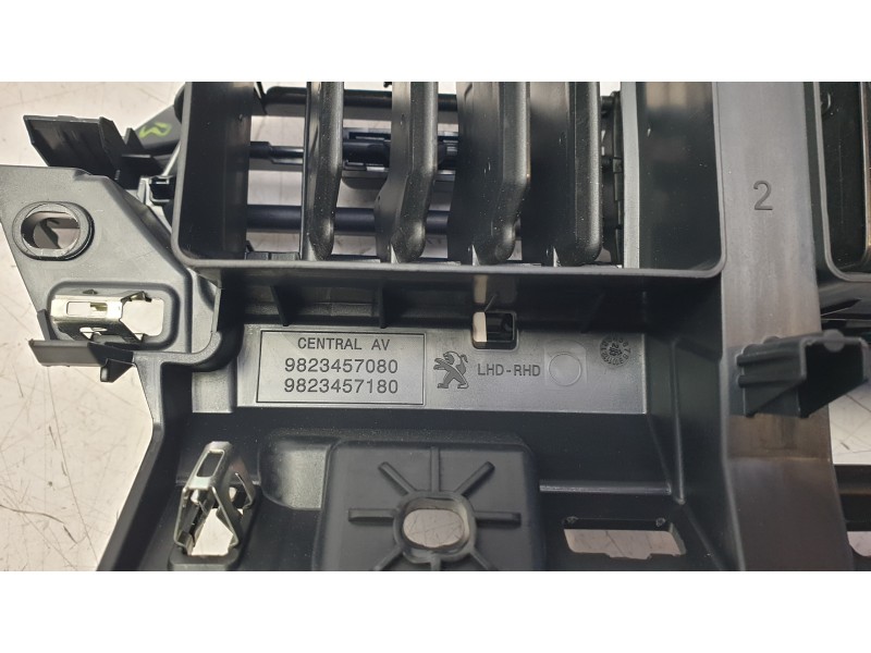 Recambio de aireador central para peugeot 208 ii (ub_, up_, uw_, uj_) 1.2 puretech 100 referencia OEM IAM 98234571DX  