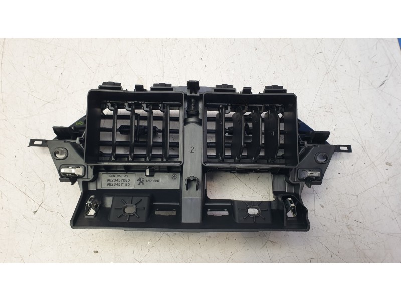 Recambio de aireador central para peugeot 208 ii (ub_, up_, uw_, uj_) 1.2 puretech 100 referencia OEM IAM 98234571DX  