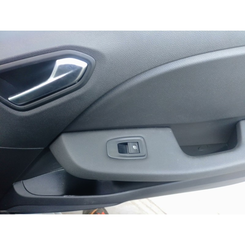 Recambio de mando elevalunas delantero derecho para renault clio v (b7_) tce 90 (b7mt) referencia OEM IAM   