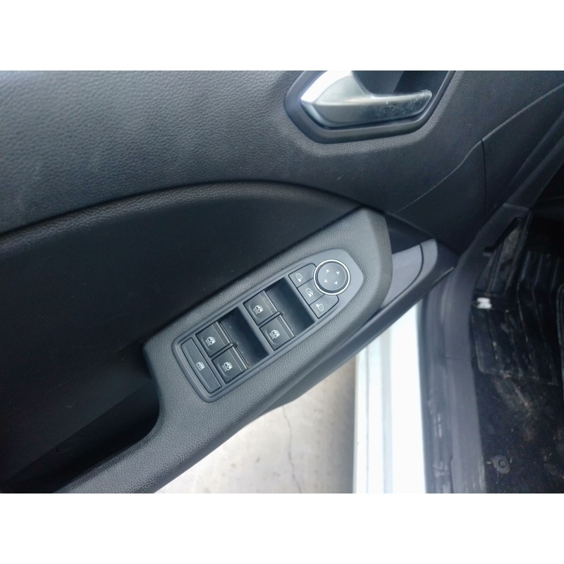 Recambio de mando elevalunas delantero izquierdo para renault clio v (b7_) tce 90 (b7mt) referencia OEM IAM   