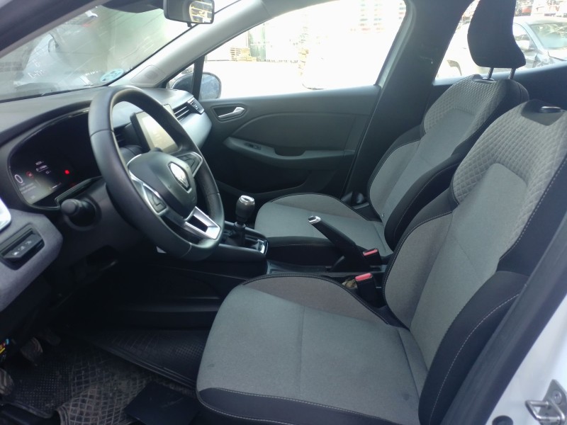 renault clio v (b7_) del año 2024