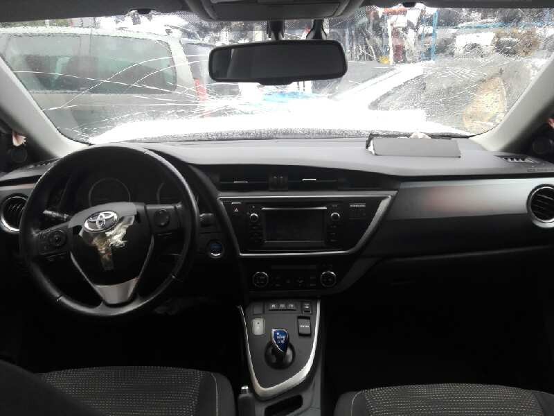 toyota auris del año 2013